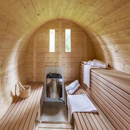 Comfortable Homes, Summer Pool, Sauna 펜션