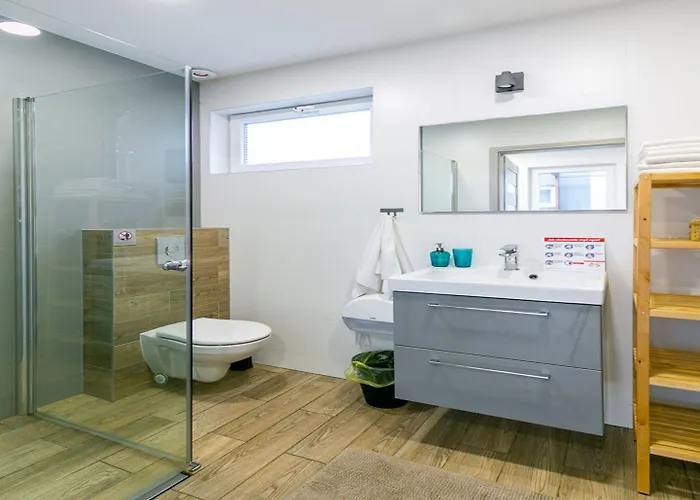 Comfortable Homes, Summer Pool, Sauna *